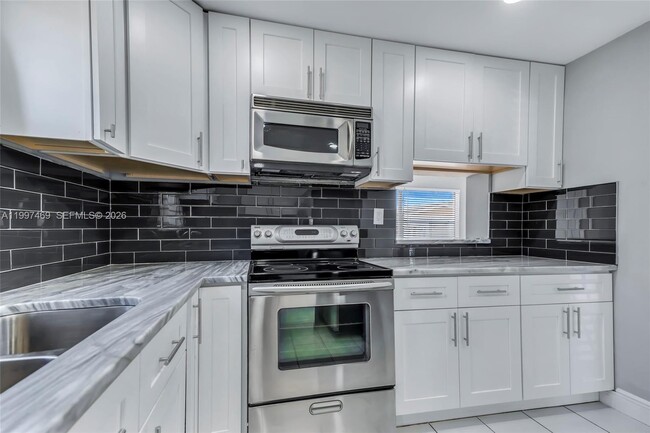 Building Photo - 1820 NW 35th Terrace