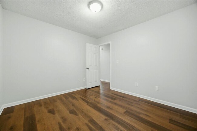 Building Photo - 572 Staghorn Ln