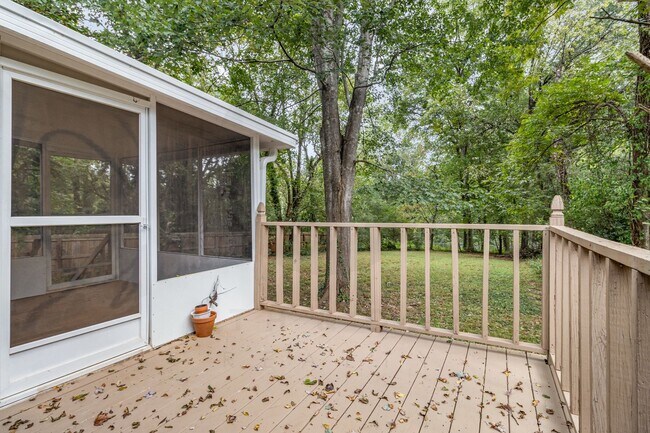 Building Photo - Charming 3BR/1BA Ranch Home with Fenced Backyard & Screened Porch