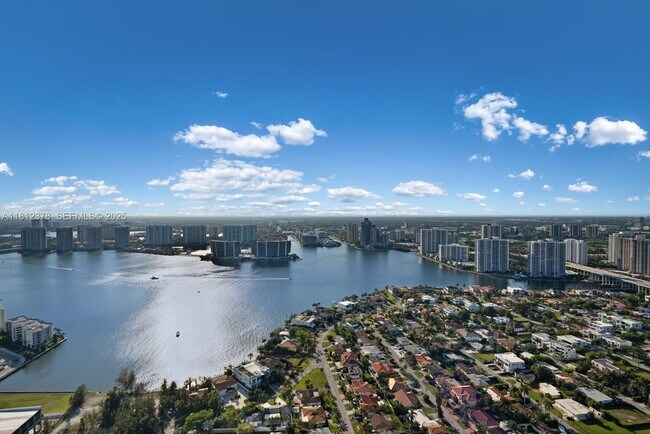 Building Photo - 18555 Collins Ave