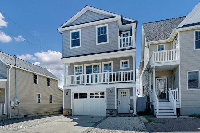 Primary Photo - 229 1st Ave