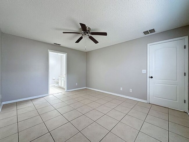 Building Photo - Charming 3-Bedroom Rental in Poinciana