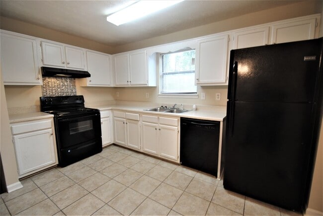 Building Photo - 1888 Cedar Chase Dr