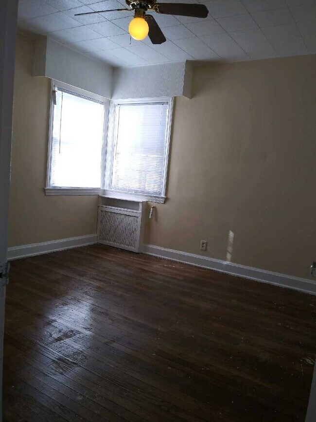 Building Photo - 921 11th St