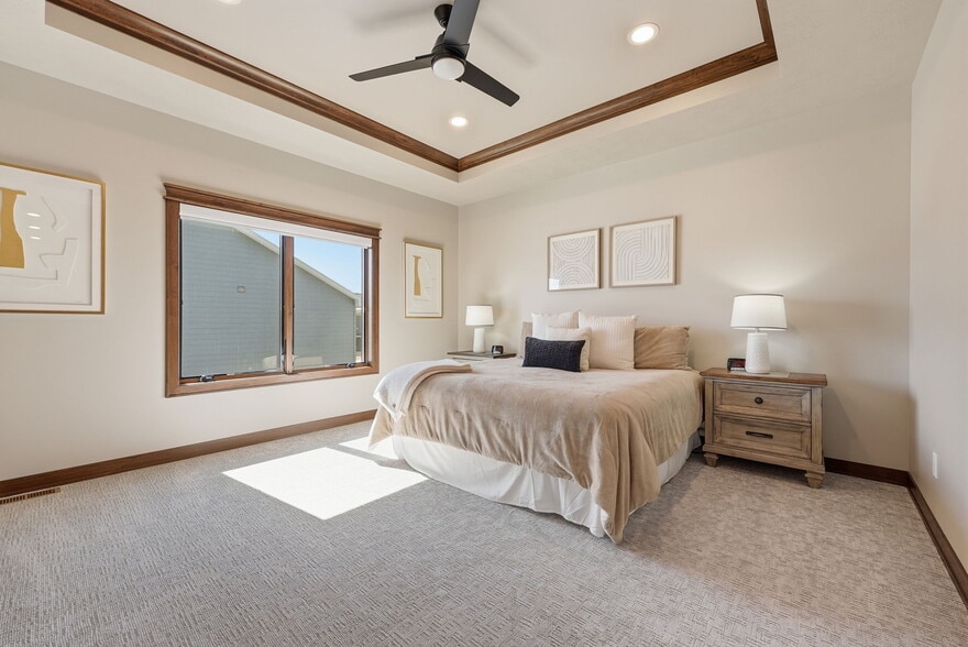 Building Photo - 2701 W Oak Hill Dr