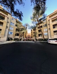 Building Photo - 1 Bedroom Condo In A Luxurious Community!!