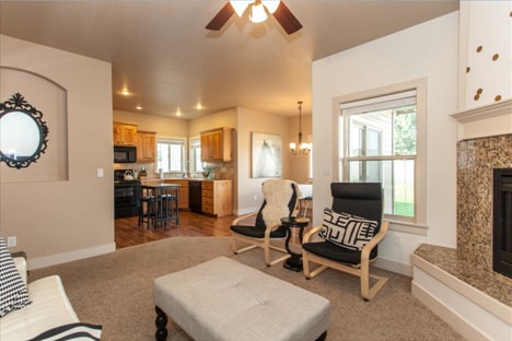 Great room/Kitchen - 2014 E Mountain Man Dr