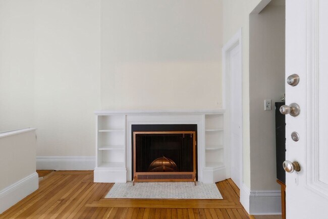 Building Photo - 167 Beacon St