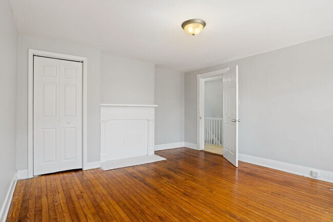Building Photo - 3 Bedroom/1.5 Bath Northside Home ***Avail...