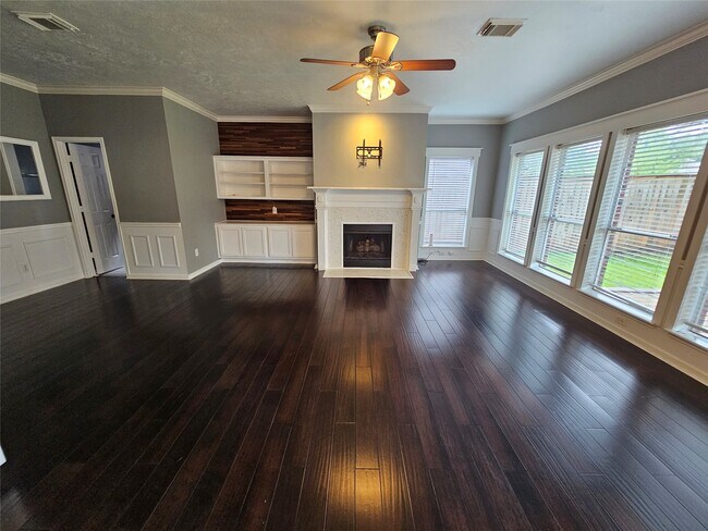 Building Photo - 15015 Dawnbrook Dr