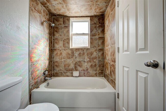 Building Photo - 1011 W Gemini Rd