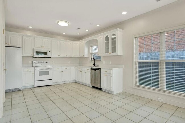 Building Photo - 1907 Igou Pl Dr