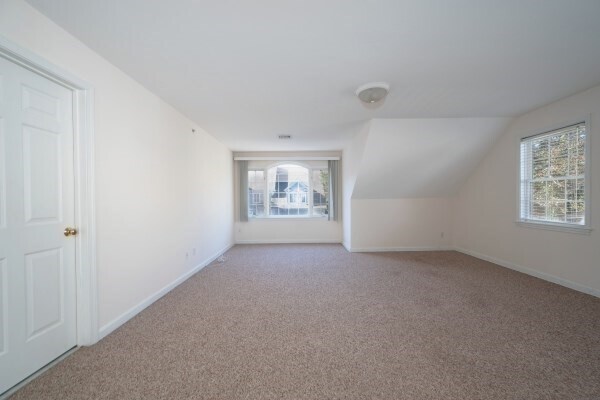 Building Photo - 117 Tamarack Ln