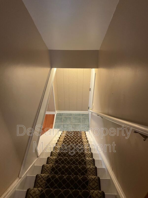Building Photo - 471 Manordale Rd