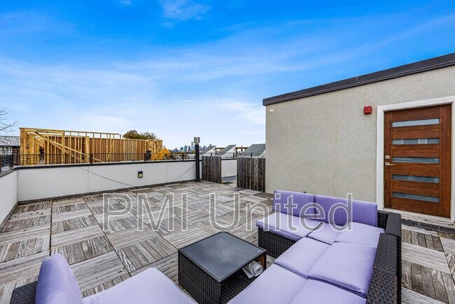 Building Photo - 425 W 9th St