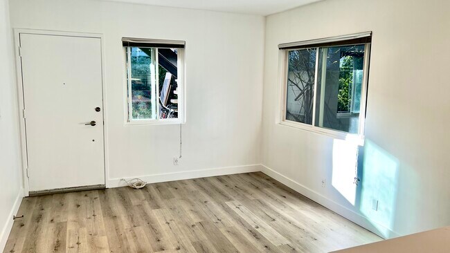 Building Photo - 14 28th Ave