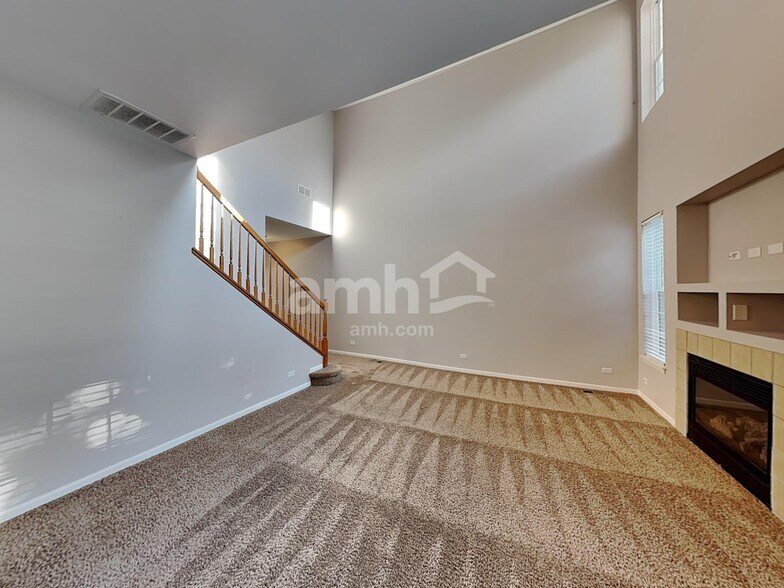 Building Photo - 2422 Claremont Ln