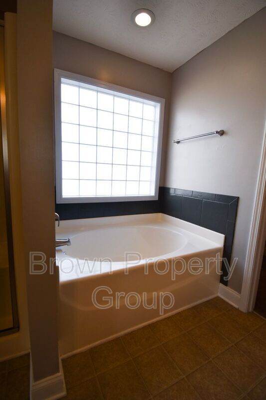 Building Photo - 131 Flag Ln