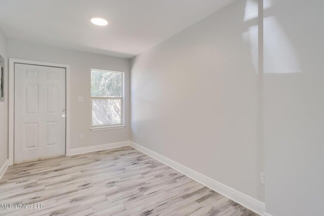 Building Photo - 233 Milray Ln