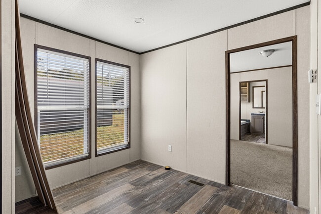 Building Photo - 21 Clear Creek