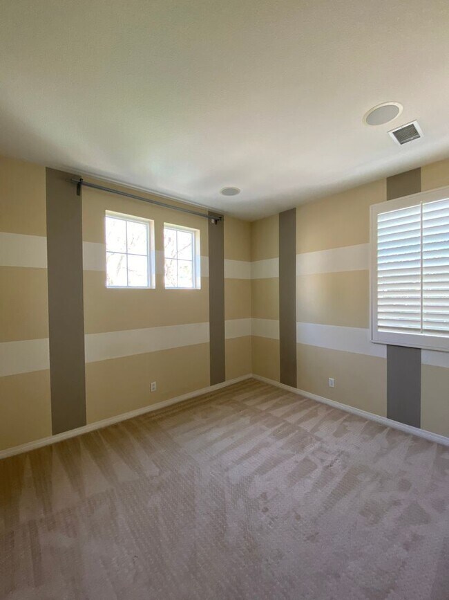 Building Photo - 254 Flyers Ln