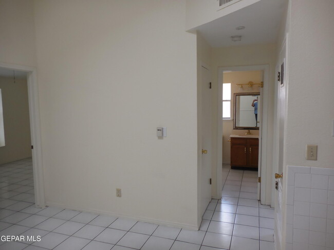 Building Photo - 11392 Lake Erie Dr