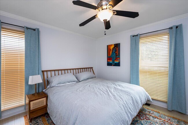 Building Photo - 616 E Davie St