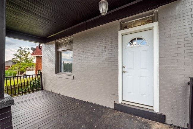 Building Photo - Stunning 4 bedroom home in Overbrook avail...