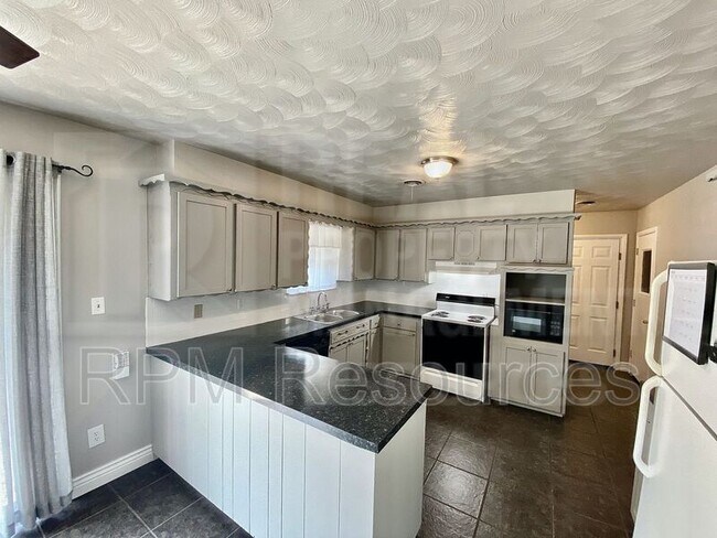 Building Photo - 3024 SW 66th St
