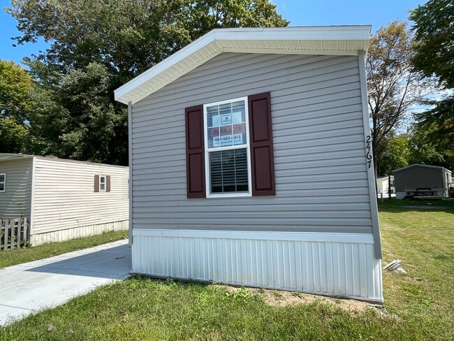 Building Photo - 2467 8 Mile Rd