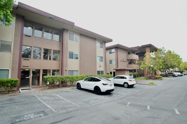 Building Photo - 1305 Webster St
