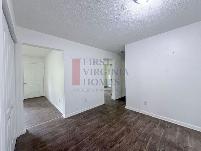 Building Photo - 2Bed/1 Bath Rental Lake Monticello