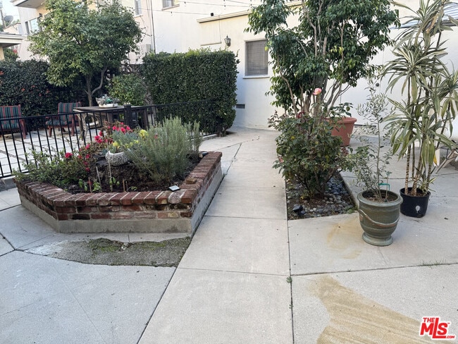 Building Photo - 245 S Swall Dr