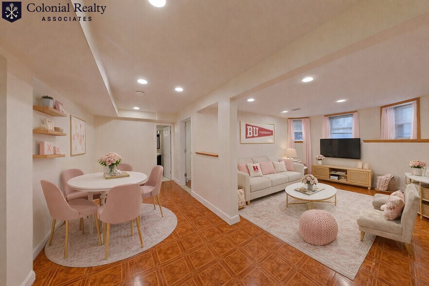 Building Photo - 73 Thatcher St