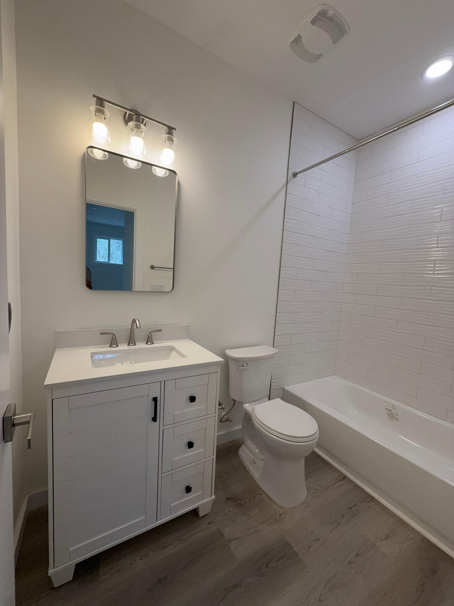 Building Photo - 631 Morreene Rd