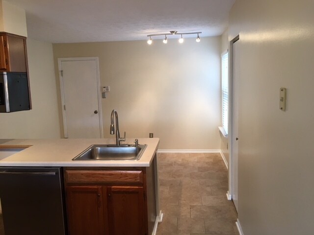 Building Photo - 152 Villa Dr