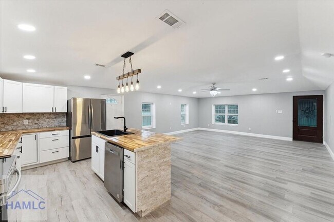 Building Photo - 8576 E B Cooper Hwy