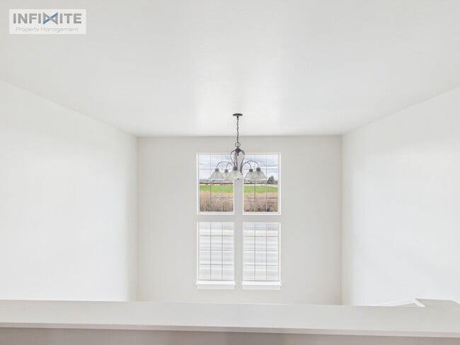 Building Photo - Top-Floor 2BR/2BA – Bright, Clean & Move-In Ready