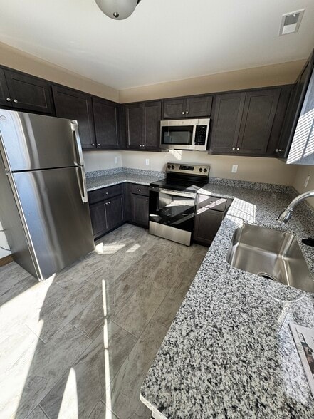 Building Photo - 7532 Frankie Ct