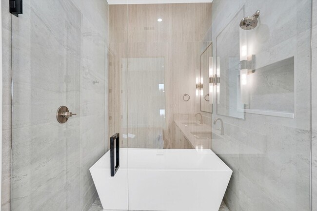 Building Photo - 1707 Nomas St