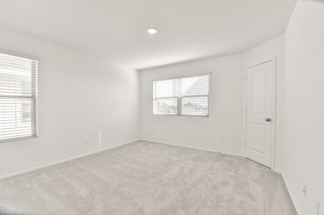 Building Photo - Immaculate 4 bedroom home in Becker Fields!