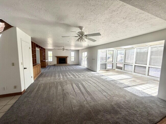 Building Photo - AVAILABLE AUGUST 4TH- RENT - 5 BDRM - 5 1/2 BATH - VIEWS VIEWS VIEWS