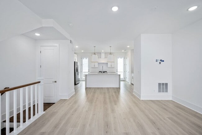 Building Photo - 5018 Bigleaf Rd