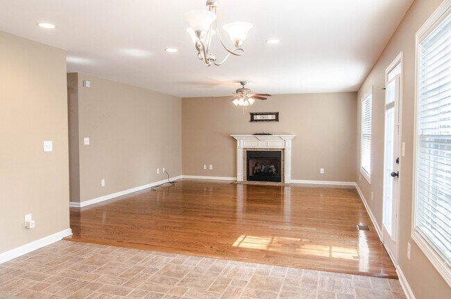 Building Photo - Pet Friendly Three Bedroom with Bonus!