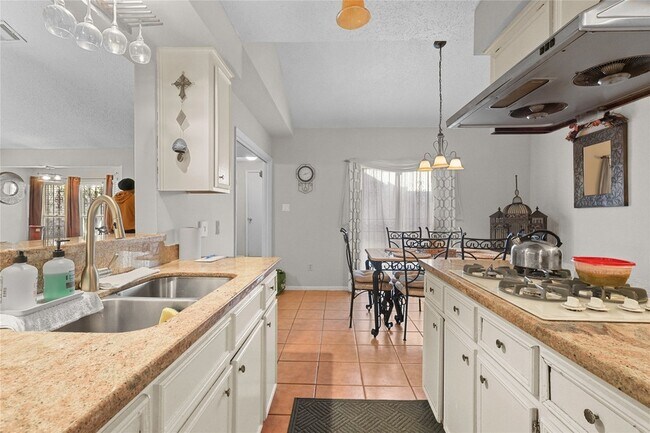 Building Photo - 4123 Yupon Ridge Dr