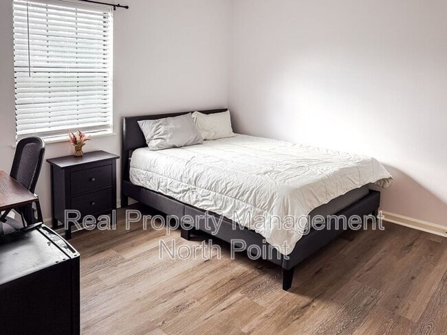 Building Photo - 515 Lynch Ave NW