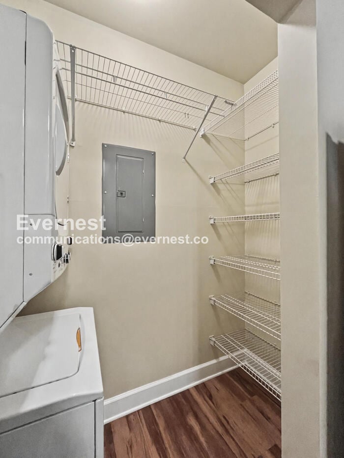 Building Photo - 7232 Althorp Way