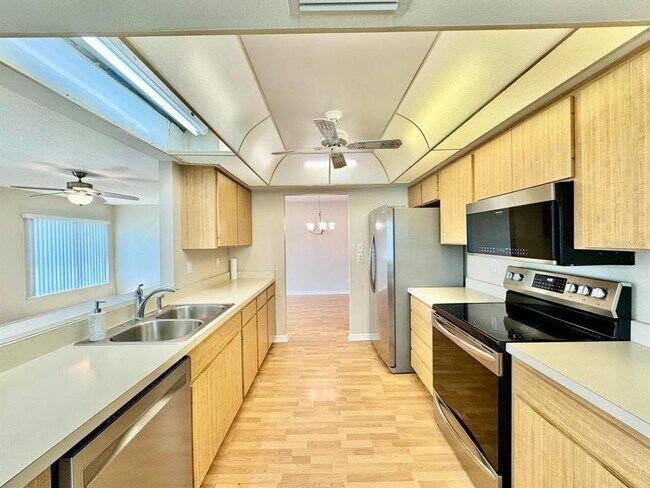 Building Photo - 3490 Mainlands Blvd S