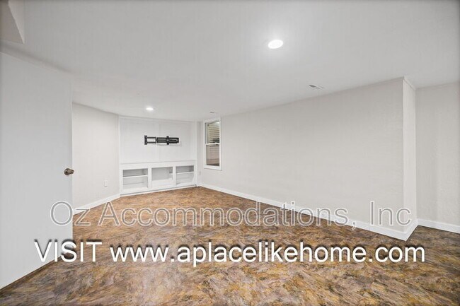 Building Photo - 13909 Falkirk Cir