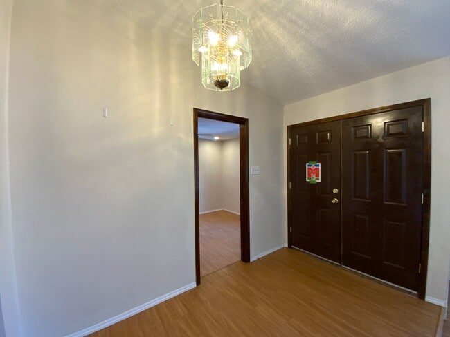 Building Photo - 4 Bedroom Single Story Home Near Juan Tabo Blvd SE & Central Ave SE by Four Hills!